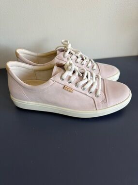 ECCO Soft 7 Pink Leather Lace-Up Sneakers